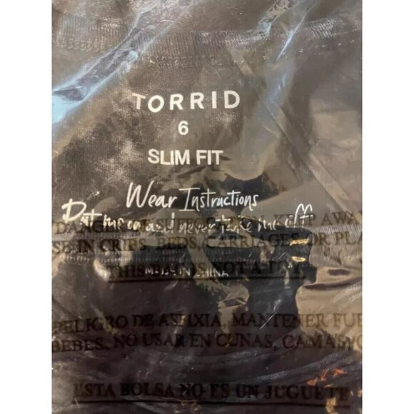 Torrid +6 Black Aged Slashed Neck Find Your Fire Graphic Eagle Short Sleeve Tee - Picture 6 of 6